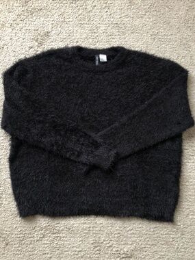 H&M  DIVIDED - Crewneck Sweater.